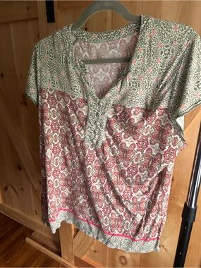 Laura Scott Pink and Sage Split V-Neck Short Sleeve Tee